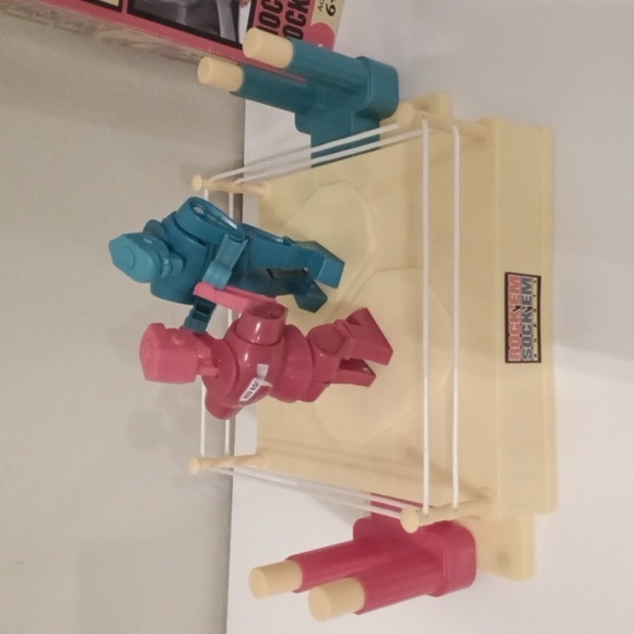 Classic Red & Blue Boxing Rock'em Sock'em Robots Game with Original Box - Picture 2 of 4
